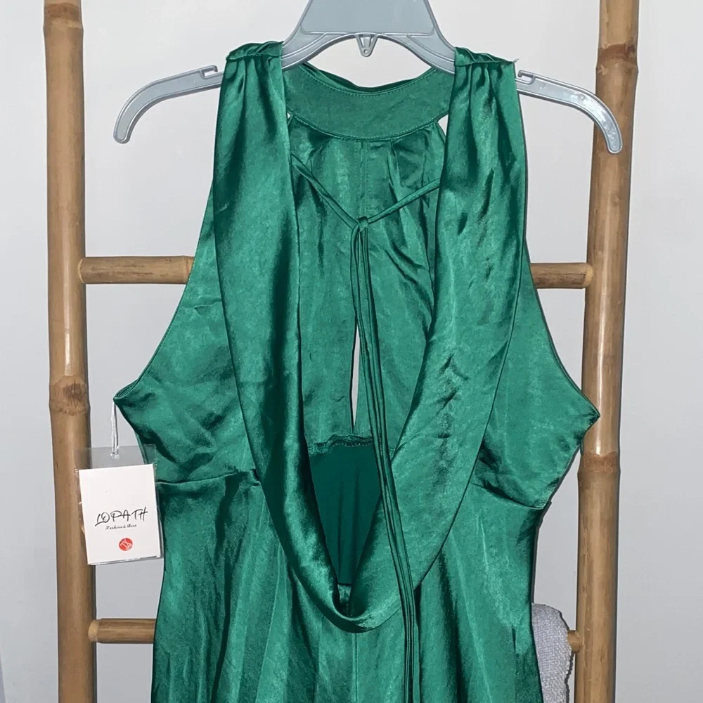 Elegant Green Sleeveless Dress - Picture 5 of 8